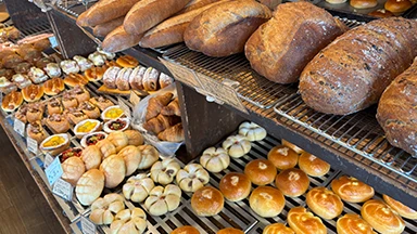 「パンの木輪」の店内