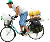 自転車を立ちこぎするふっくん