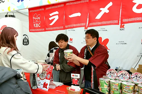 2025年の写真：カップめんプレゼント