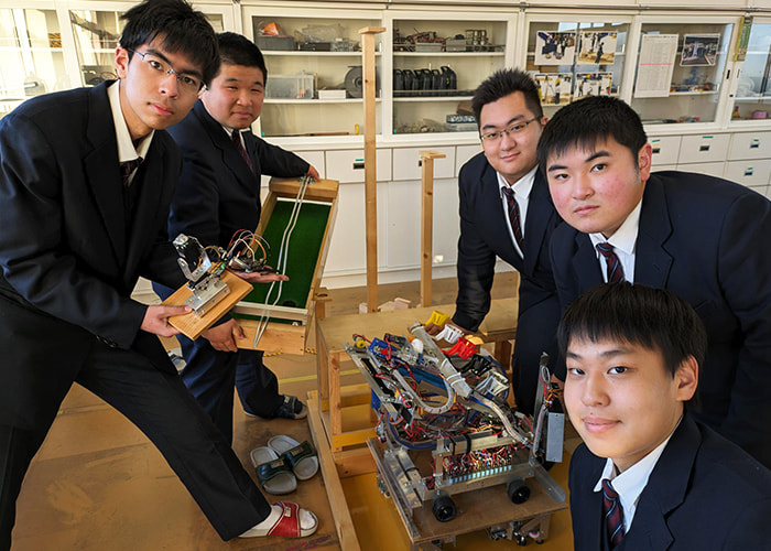 『浮羽工業高校 ロボット研究部』のグループ写真