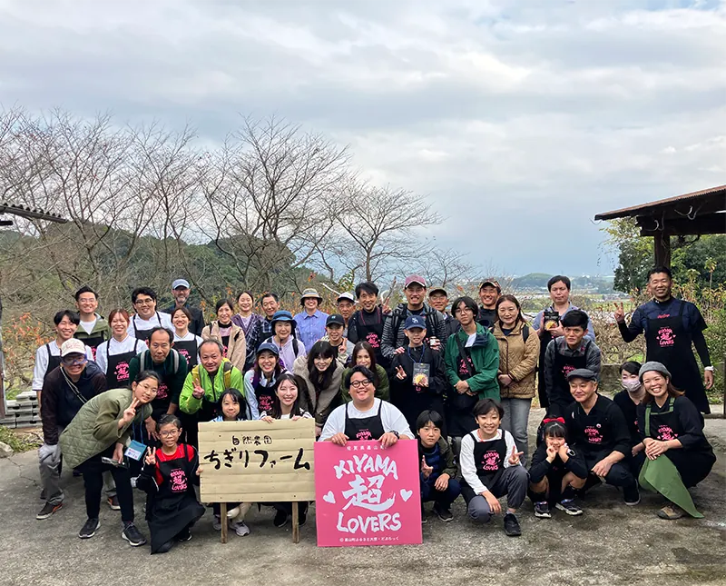 イベントに参加した皆さんと、ゲストの太田江莉奈さん・はじめちゃんの集合写真。