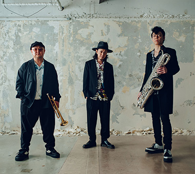 サムネイル:Solitary Circus