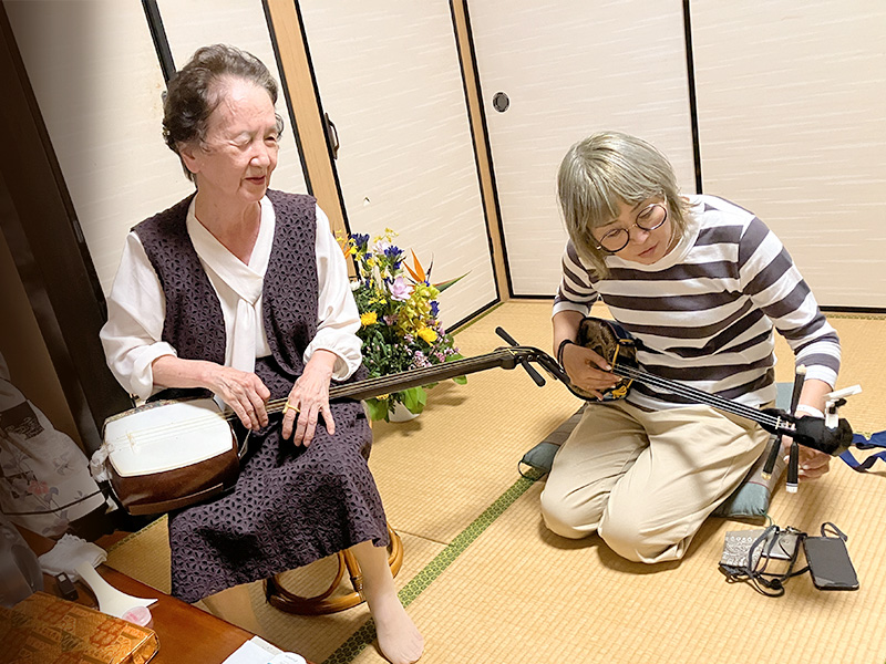 コラボ曲は、名曲「上を向いて歩こう」に決定!