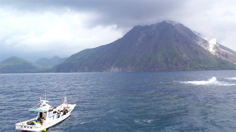 硫黄島に向かう漁船