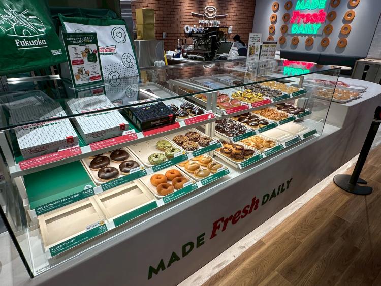 出来たてをその場で！製造工程も楽しめる“見て・食べて”大満足の「クリスピー・クリーム・ドーナツ」がキャナルに登場（福岡市博多区）【まち歩き】