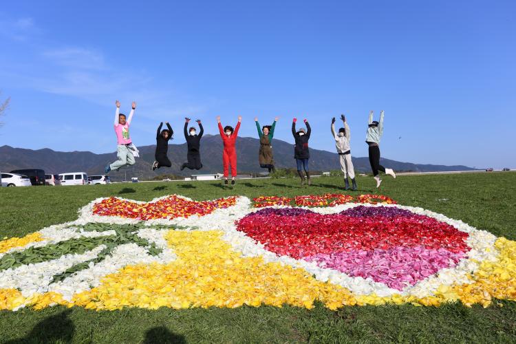 コロナに負けない！チューリップの花びら3万5千枚で描く”和”のメッセージ～ふるさとWish直方市～　※2023「のおがたチューリップフェア」通常開催決定！