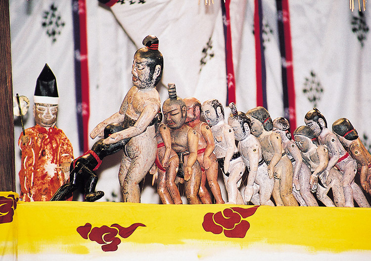 吉富町の伝統行事「細男舞・神相撲」