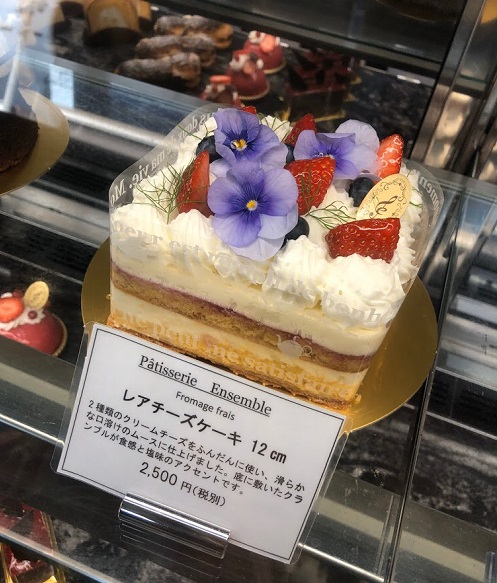 お花が咲いたレアチーズにみそラスク　元５つ星ホテルパティシエの洋菓子店～ふるさとWish須恵町～