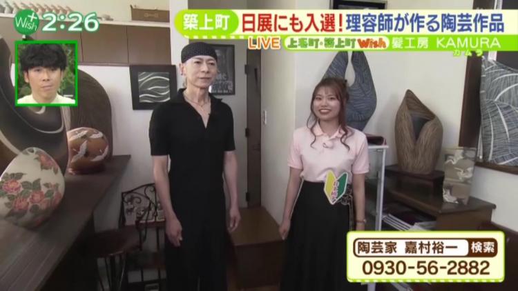 「髪工房KAMURA（カムラ）」オーナーの嘉村裕一さん（左）、井上桃子リポーター【アイタガール】（右）