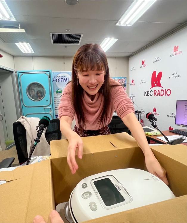 高級炊飯器を開封するきょんちゃん